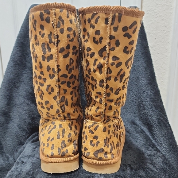 Leopard Print Women's Boots - Picture 4 of 8